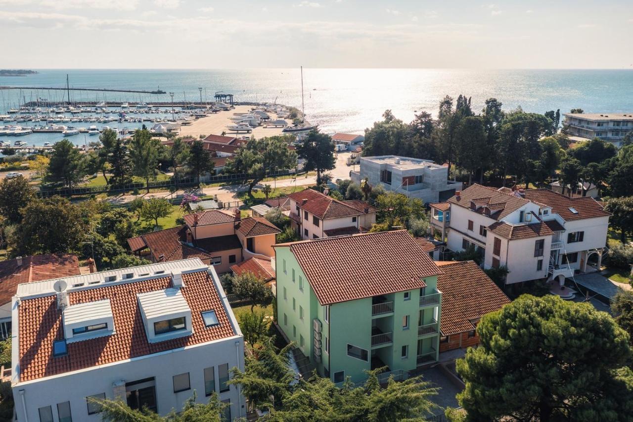 Andrea House With Apartments Umago Exterior foto