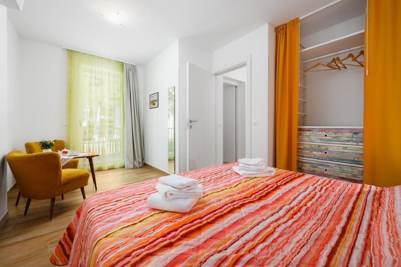 Andrea House With Apartments Umago Exterior foto