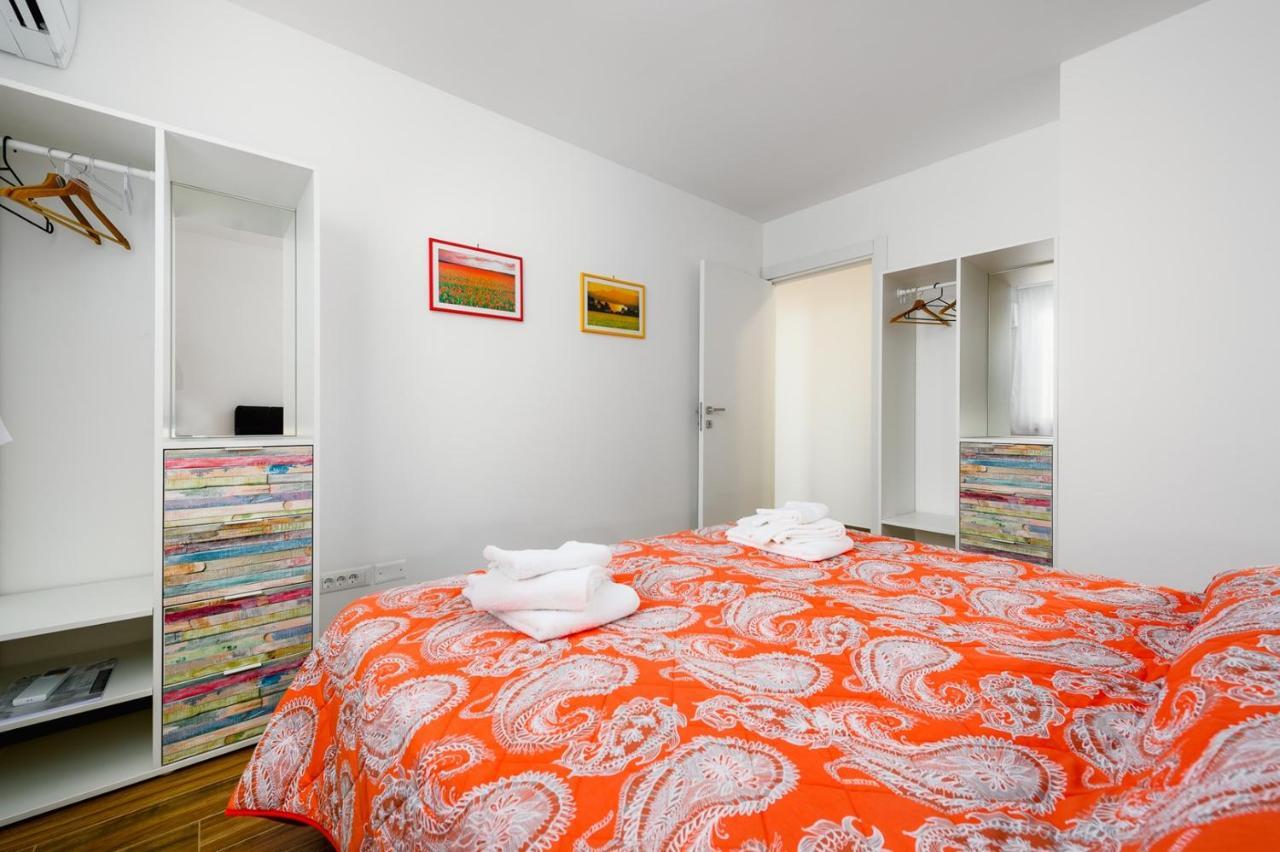 Andrea House With Apartments Umago Exterior foto